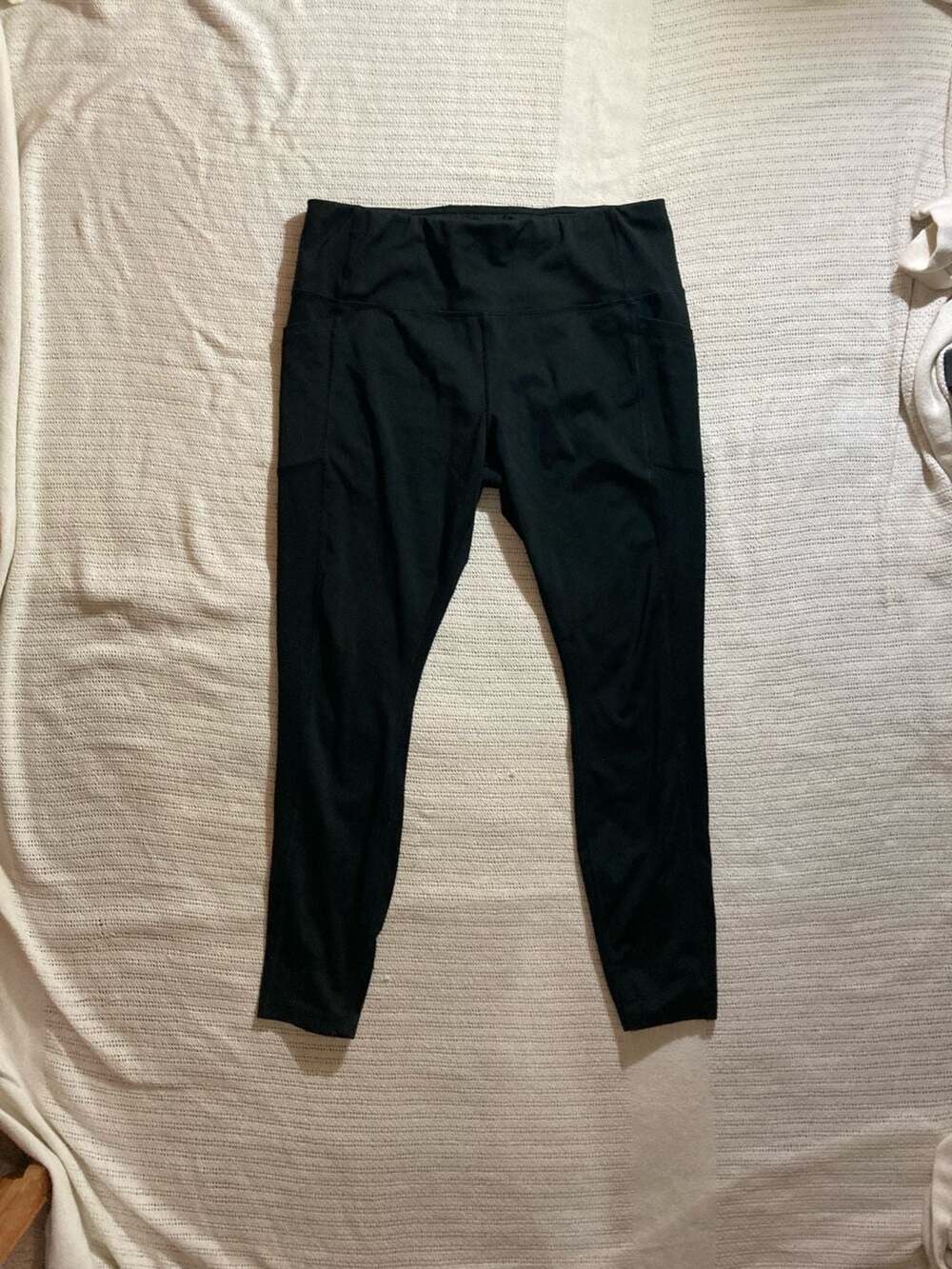 Avia Women's Black Athletic Leggings Size XL (16-18)